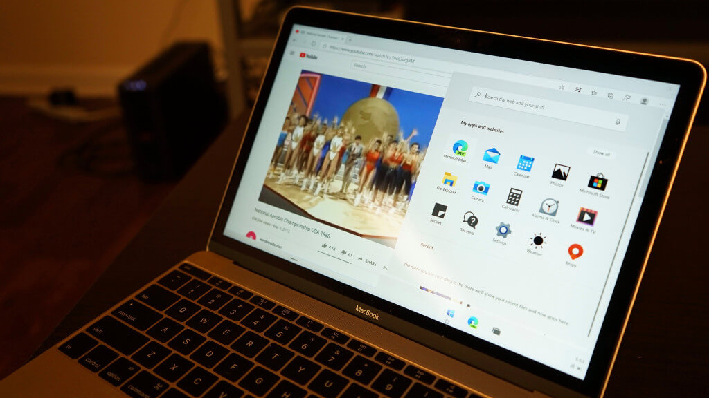 Разработчик успешно устанавливает новую двухэкранную ОС Windows 10X от Microsoft на MacBook