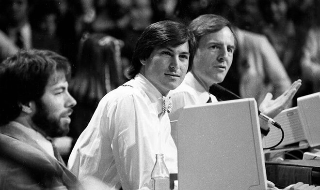 L-R: Стив Возняк, Стив Джобс, а затем генеральный директор Apple Джон Скалли на мероприятии Apple II Forever