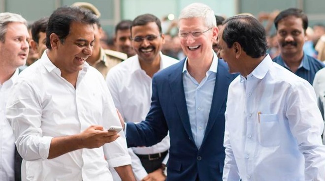 Генеральный директор Apple Тим Кук с визитом в Индии в 2016 году