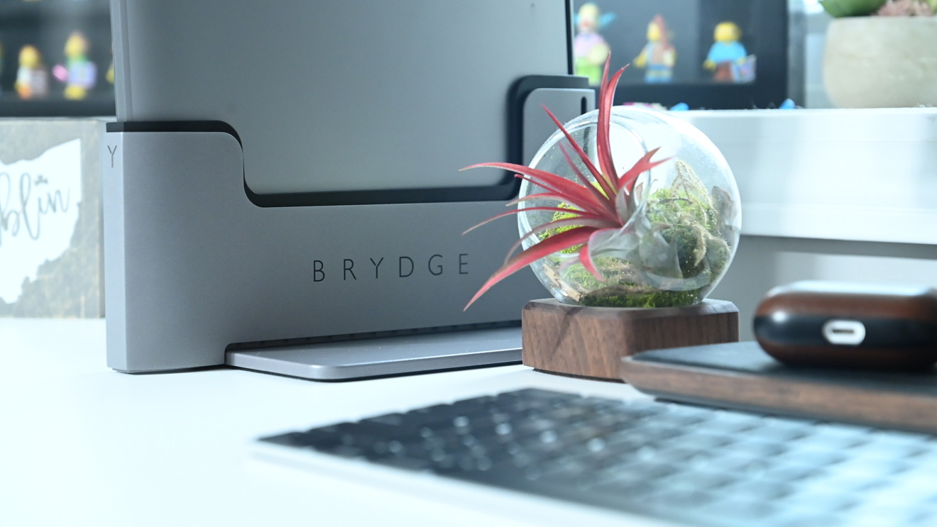 Обзор: Brydge Vertical Dock — это дорогой и элегантный способ работать за вашим столом