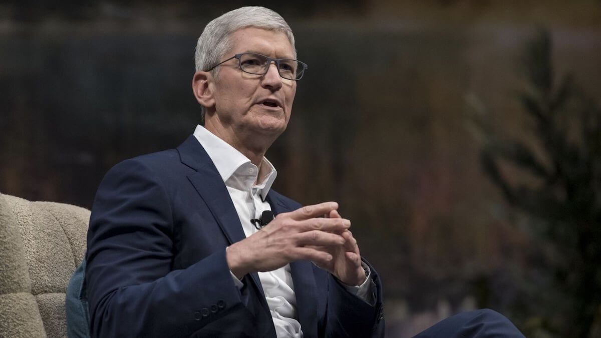 Генеральный директор Apple Тим Кук дает показания на антимонопольном слушании в Доме США