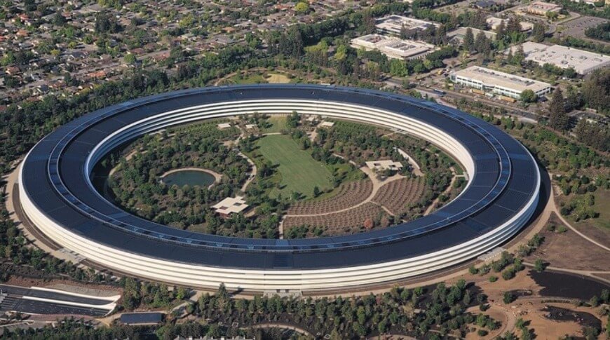 Тим Кук перенес возвращение Apple в офис на начало 2021 года