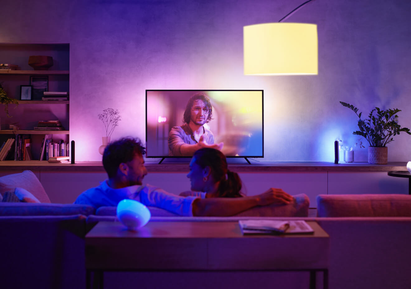 Hue запускает многоцветную световую полосу для телевизоров, обновляет лампочки
