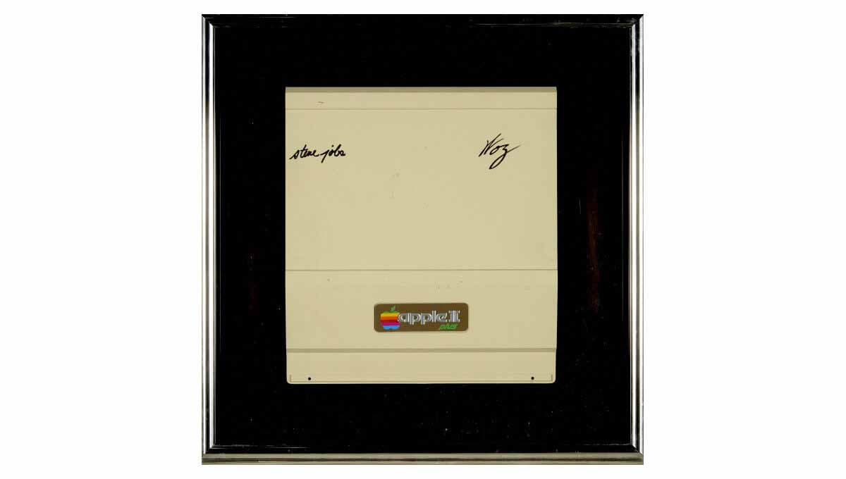 Крышка Apple II за подписью Стива Джобса и Стива Возняка выставят на аукцион
