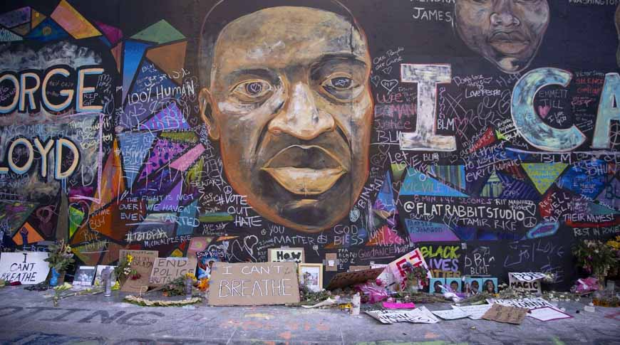 Apple подарила фрески Black Lives Matter своему магазину в Портленде