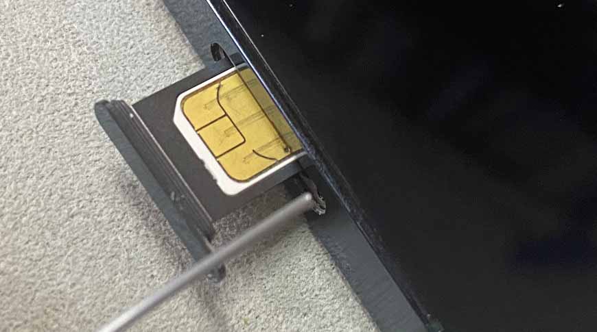 Как вынуть SIM-карту из iPhone