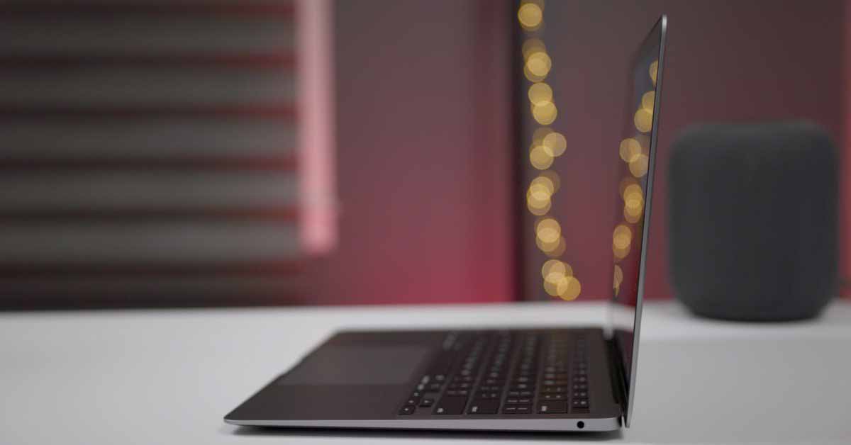 Bloomberg: Apple выпустит MacBook Air более высокого уровня с более тонкими лицевыми панелями уже в конце этого года и вернет зарядку MagSafe