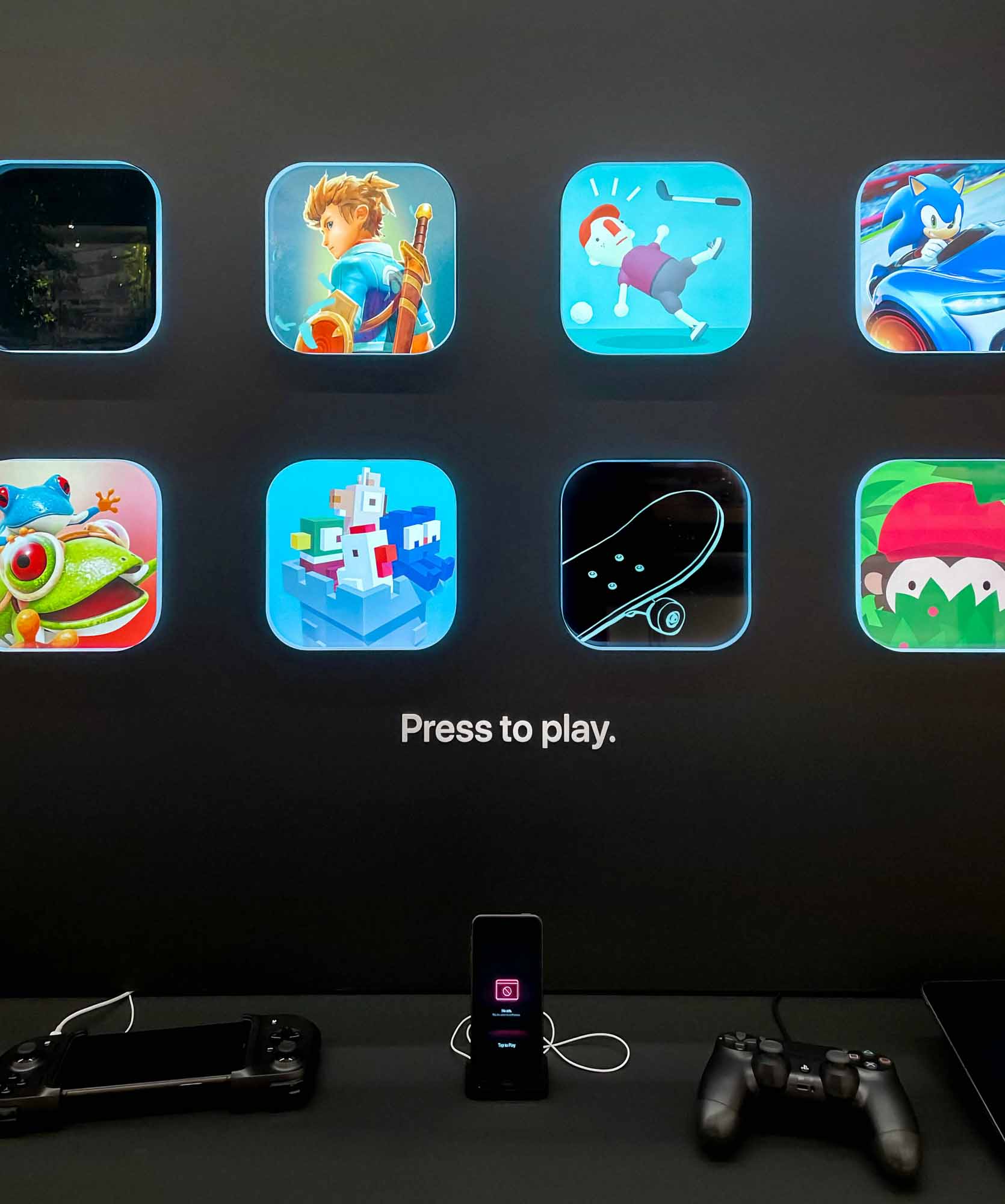 Иконки Apple Arcade оживают на новых дисплеях Apple Store