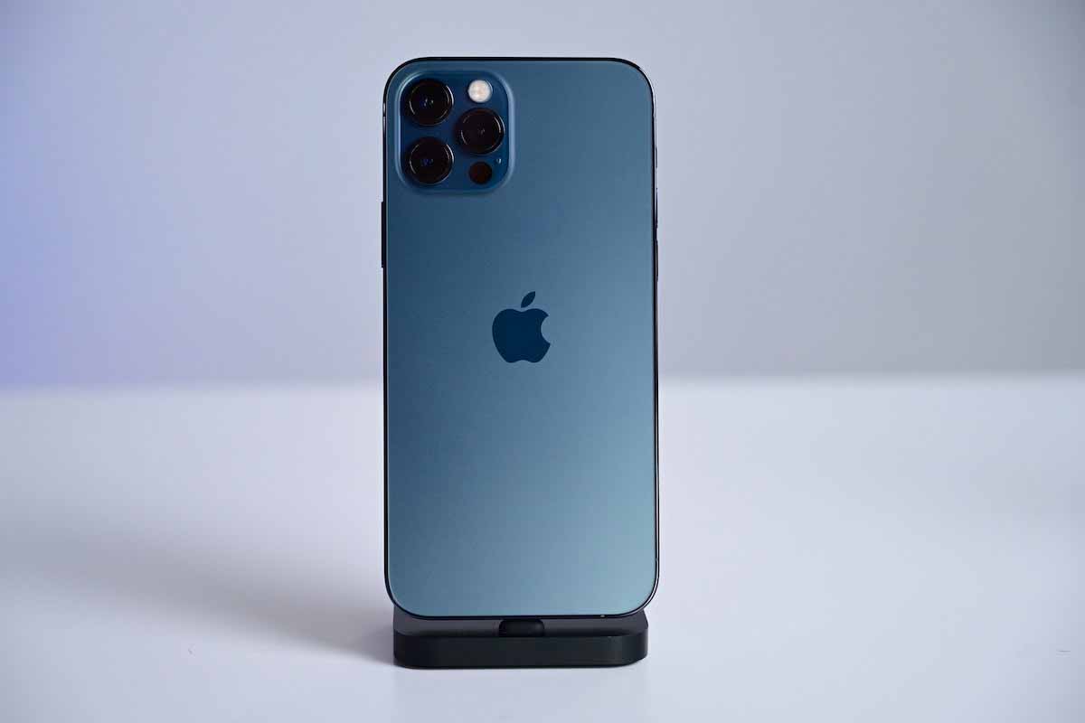 UBS повысил прогноз выручки Apple за первый квартал 2021 года от продаж iPhone 12 и мощностей Mac