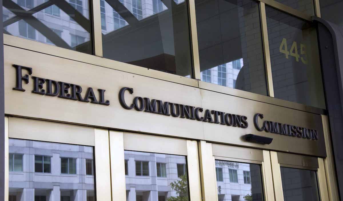 Группа двухпартийных сенаторов призывает FCC резко повысить качество широкополосной связи