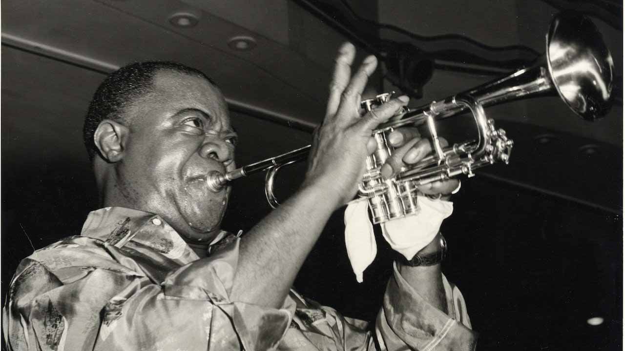 Apple одобряет документальный фильм Black & Blues: The Colorful Ballad of Louis Armstrong