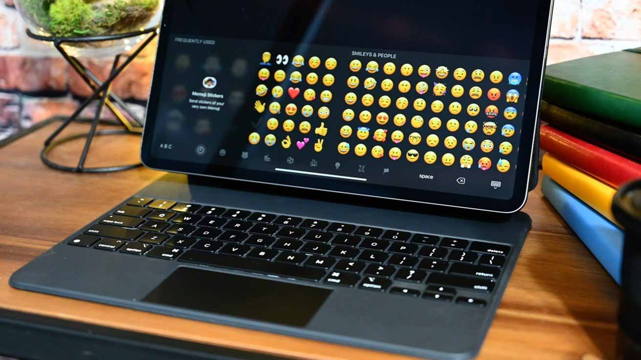 Черная 12,9-дюймовая клавиатура Magic Keyboard для iPad Pro указана как новая и недоступна для заказа