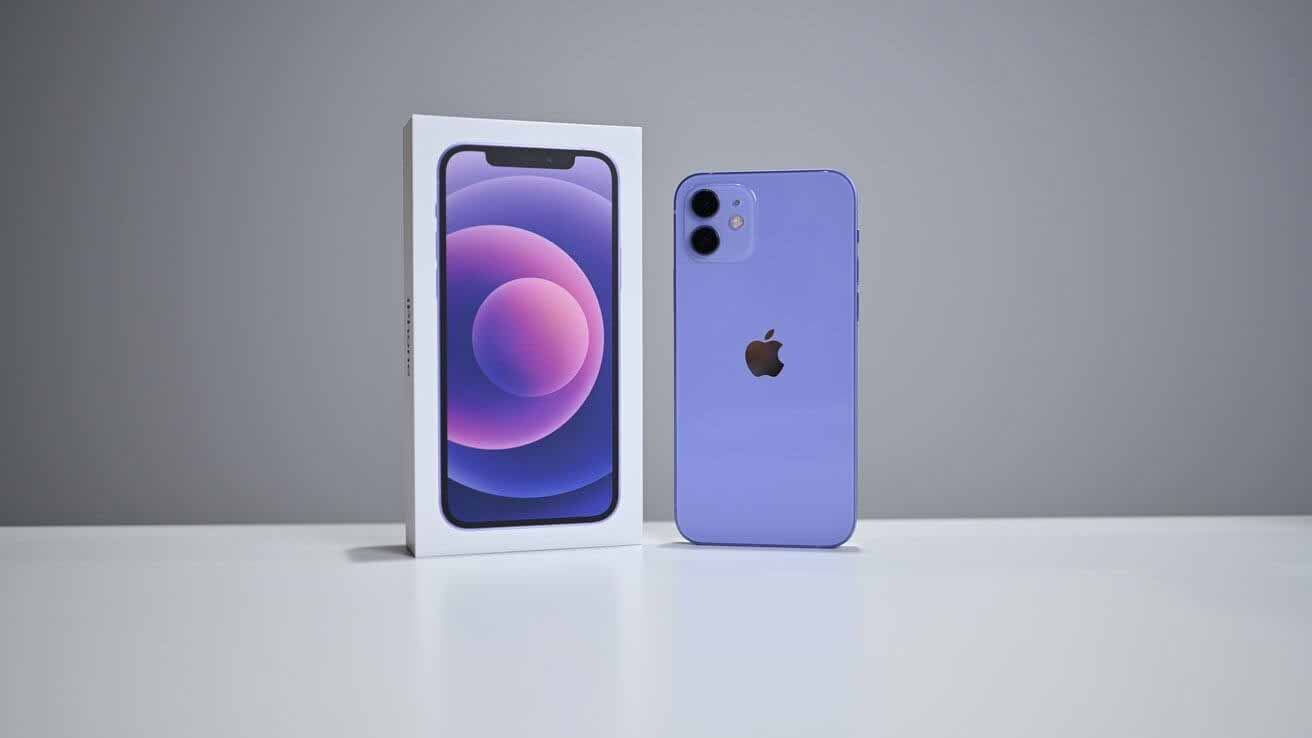 Руки вперед с новым фиолетовым iPhone 12