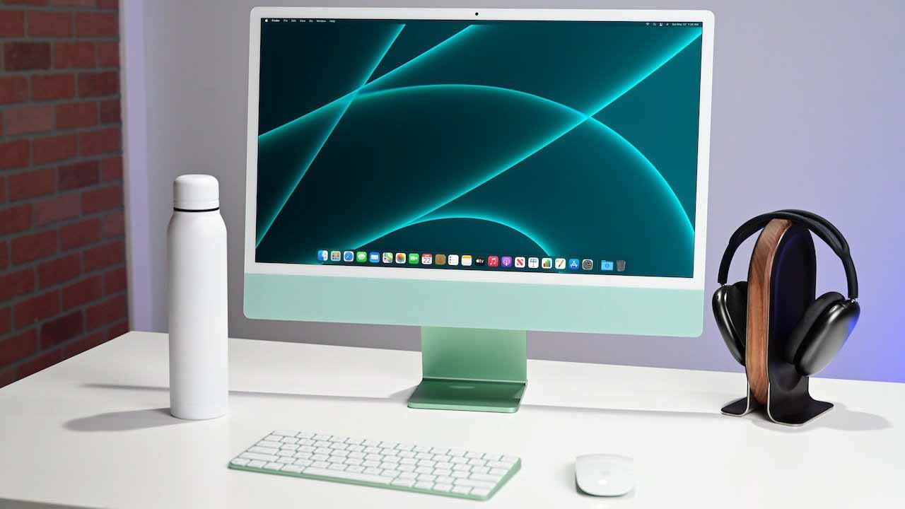 Разборка M1 iMac показывает массивную камеру динамика и датчик Touch ID Magic Keyboard