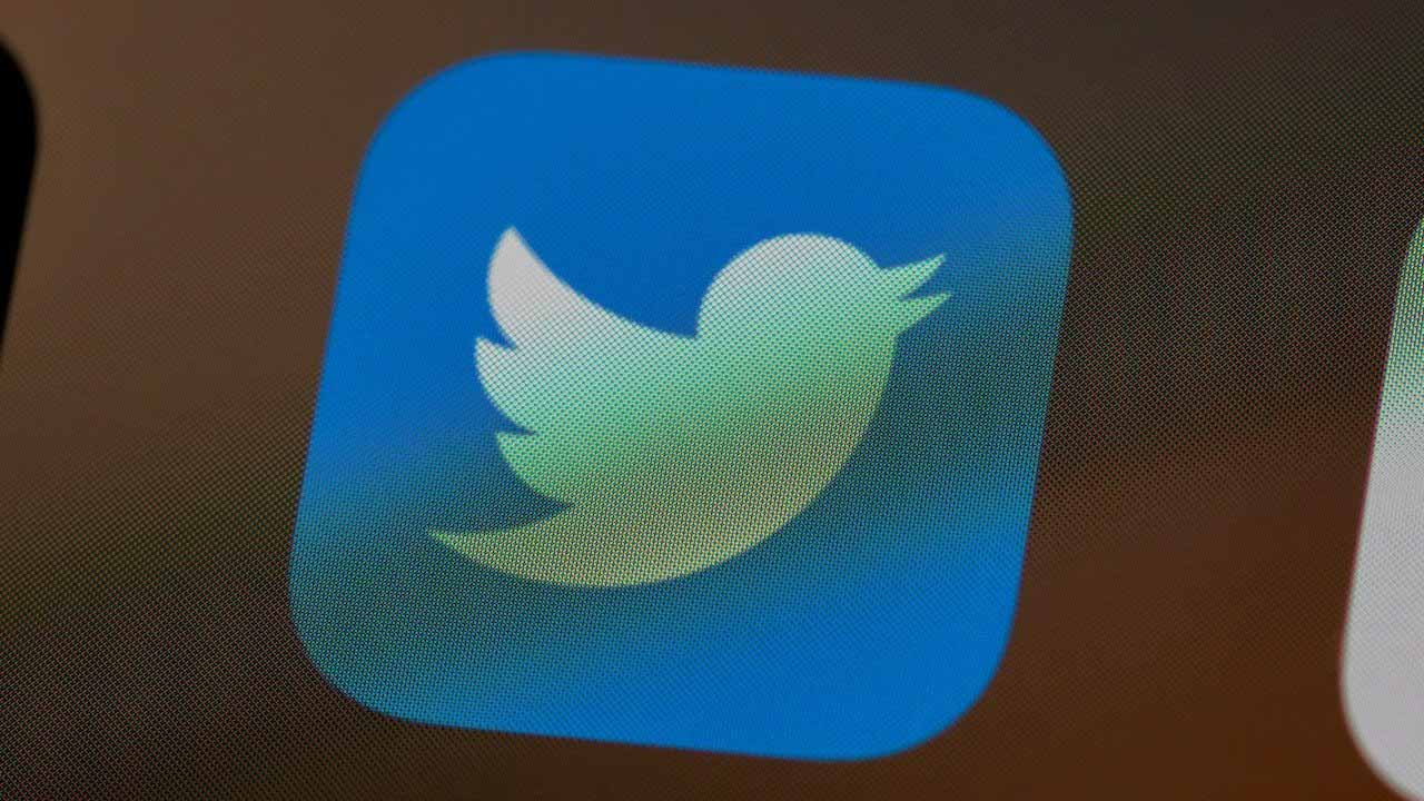 Twitter тестирует функцию отрицательного голосования за публикацию, чтобы помочь ему понимать разговоры