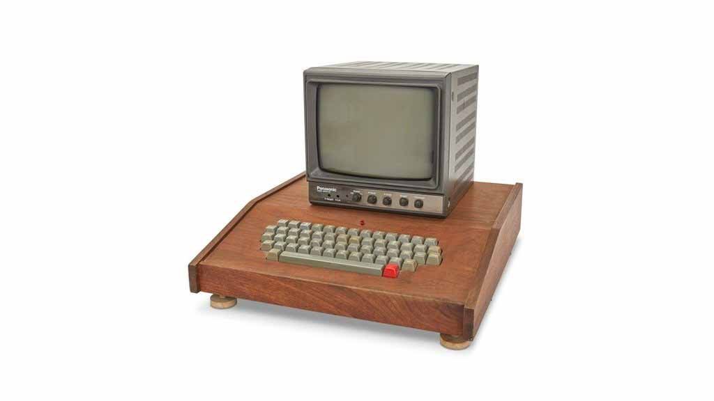 Функционирующий компьютер Apple-1 с редким корпусом из дерева коа будет заблокирован на аукционе