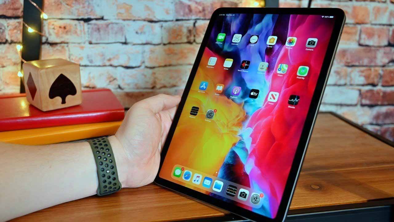 iPad с титановым корпусом на горизонте