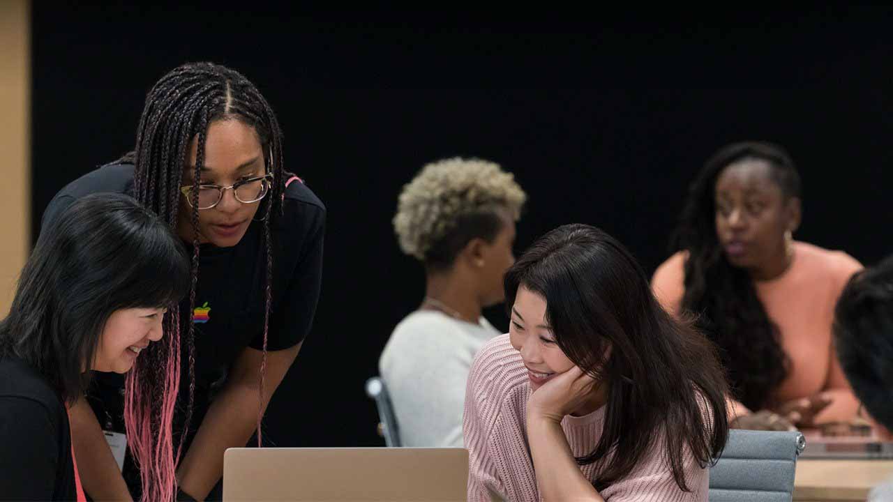 Представитель Apple рассказал о важности Entrepreneur Camp для женщин и чернокожих разработчиков