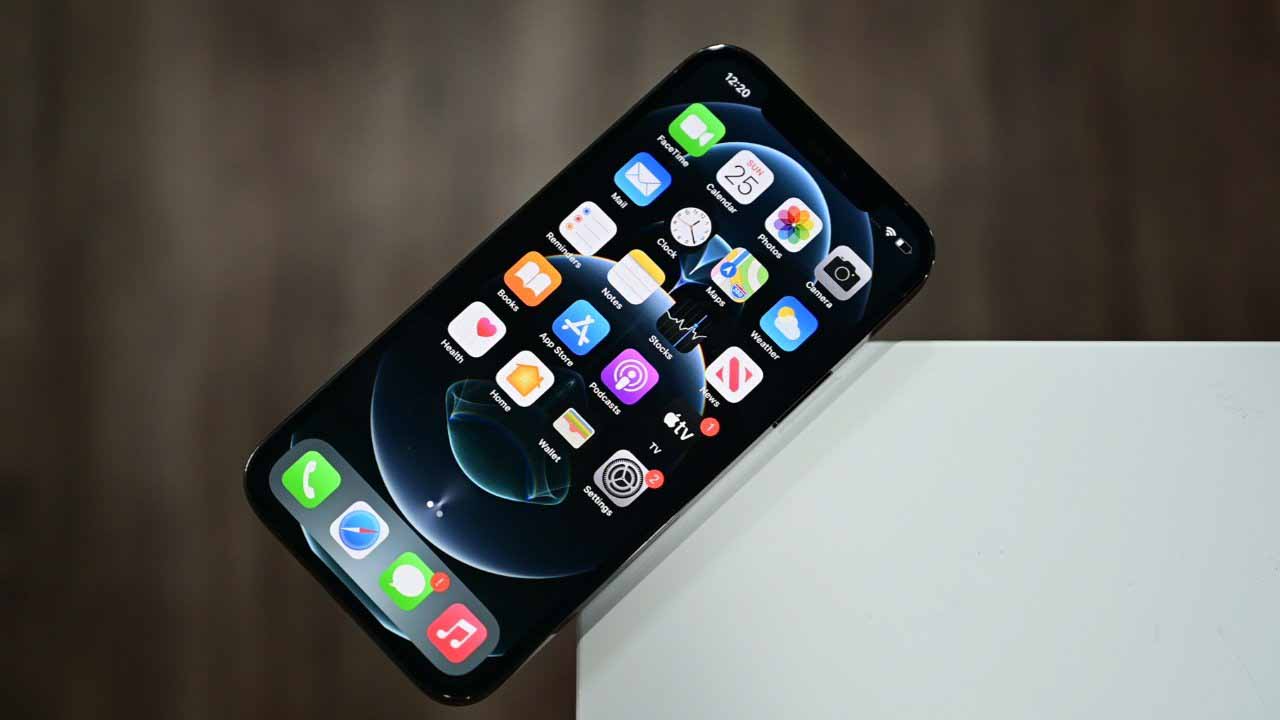 iPhone занимал доминирующую долю в продажах смартфонов премиум-класса во втором квартале 2021 года