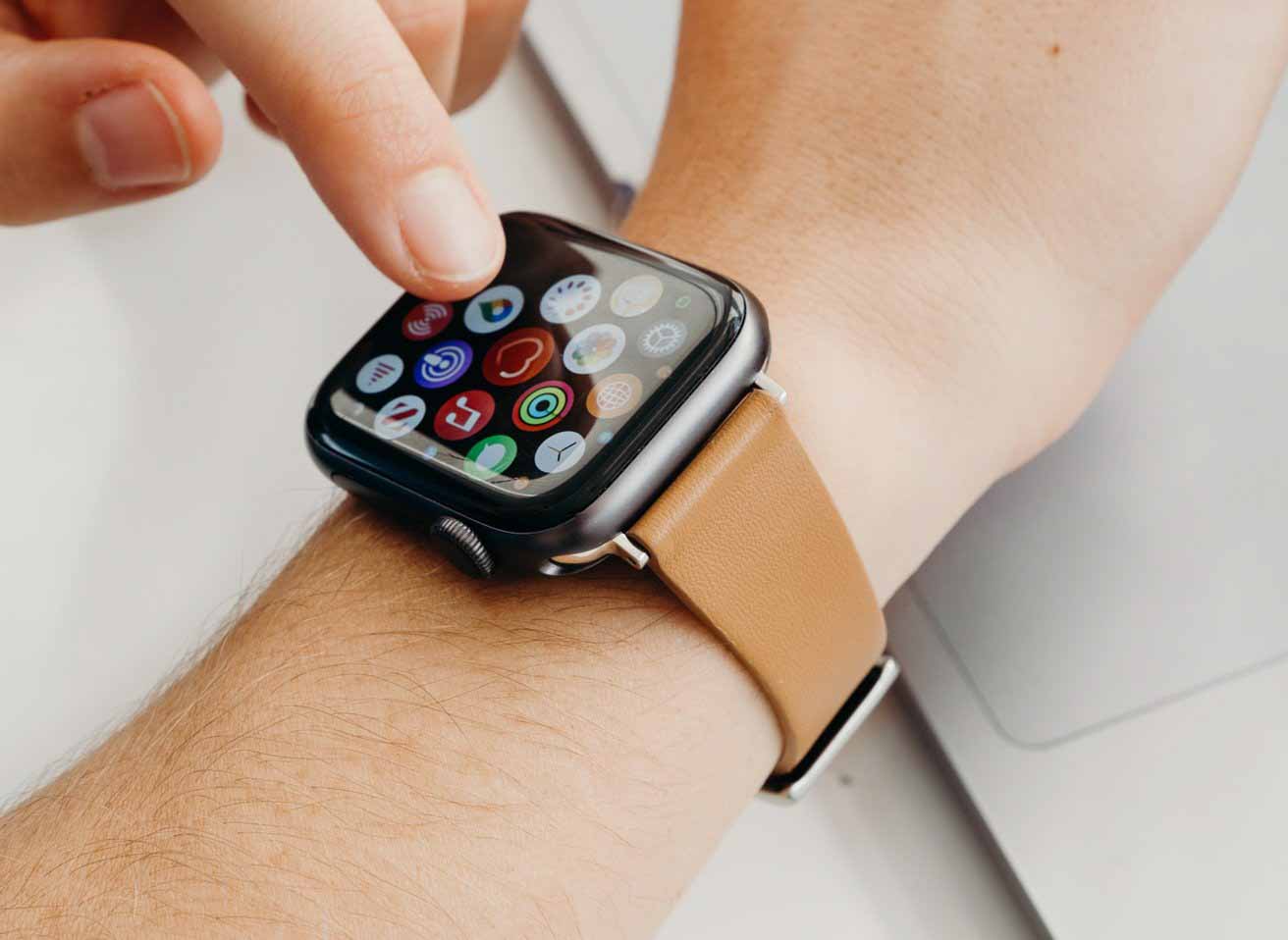 Новый ремешок Moment Apple Watch