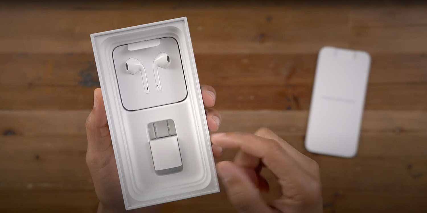 Никакого зарядного устройства или наушников EarPods в тонкой коробке для iPhone 12
