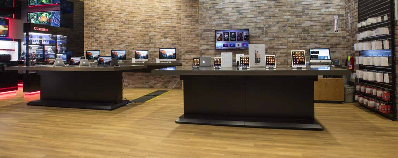 Оборудование Apple в магазине Adorama в Нью-Йорке
