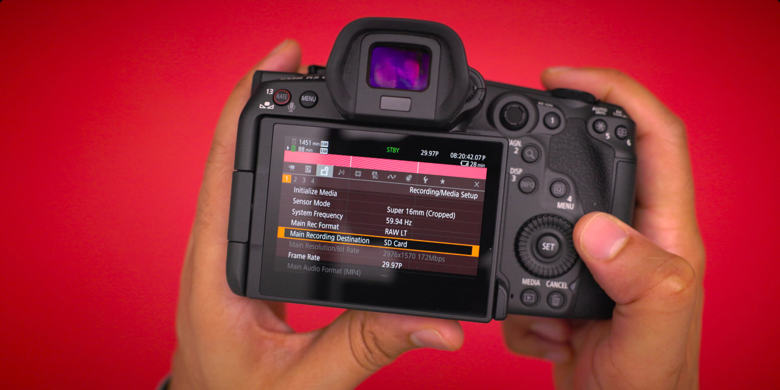 Установка основного места назначения для записи на SD-карту для видео в формате 3K RAW при использовании кадрированного режима Super 16 мм