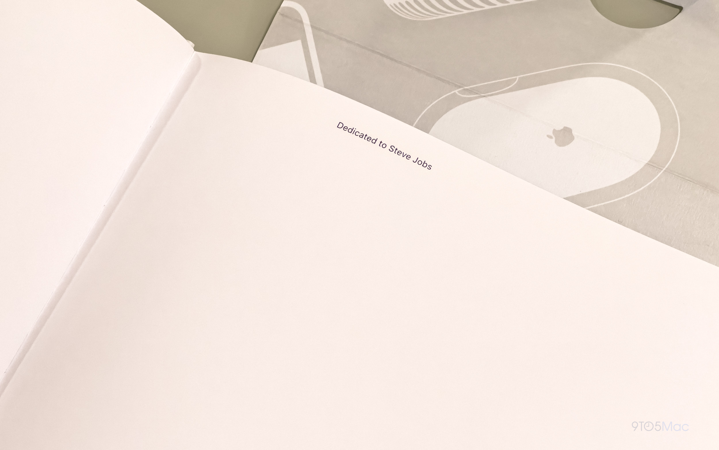 Три года назад Apple прекратила продажу книги Джони Айва «Разработано Apple в Калифорнии».