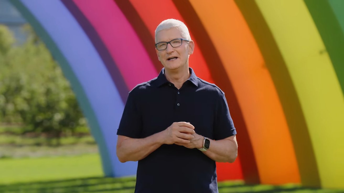 Генеральный директор Apple Тим Кук во время специального осеннего мероприятия. 