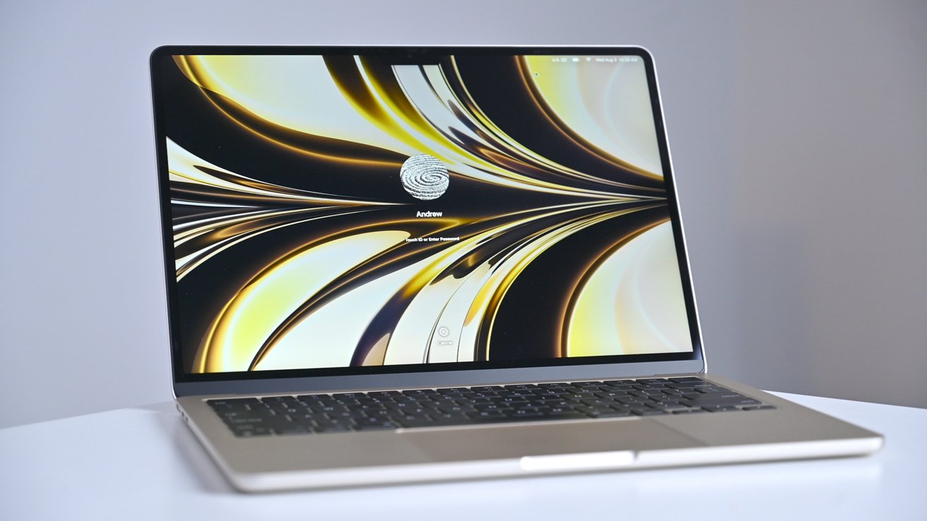 MacBook Air M2 был выпущен летом, но обновления чипов M2 для 14-дюймовых и 16-дюймовых MacBook Pro кажутся маловероятными до конца 2022 года. 