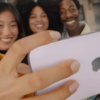 Apple убрала вокал из музыки Идриса Эльбы в рекламе iPhone 14