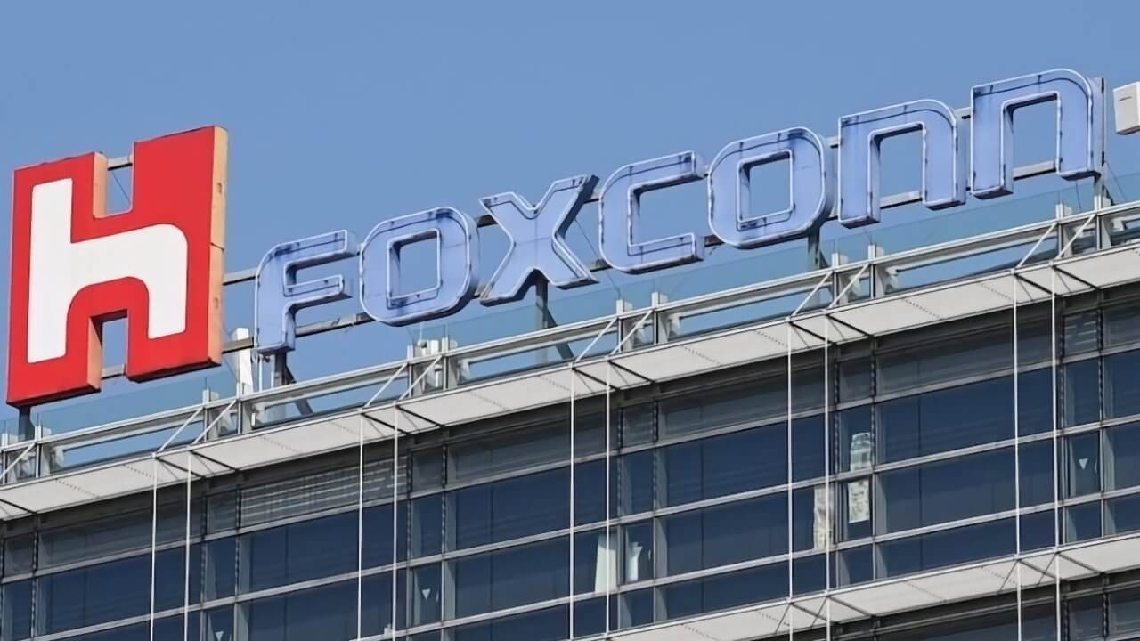Китай просит отставных военных занять посты на заводе Foxconn по производству iPhone