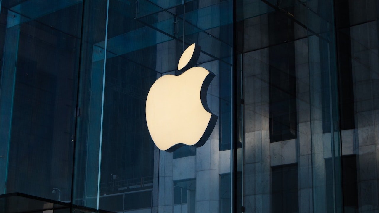 Apple потеряла третьего руководителя за два месяца