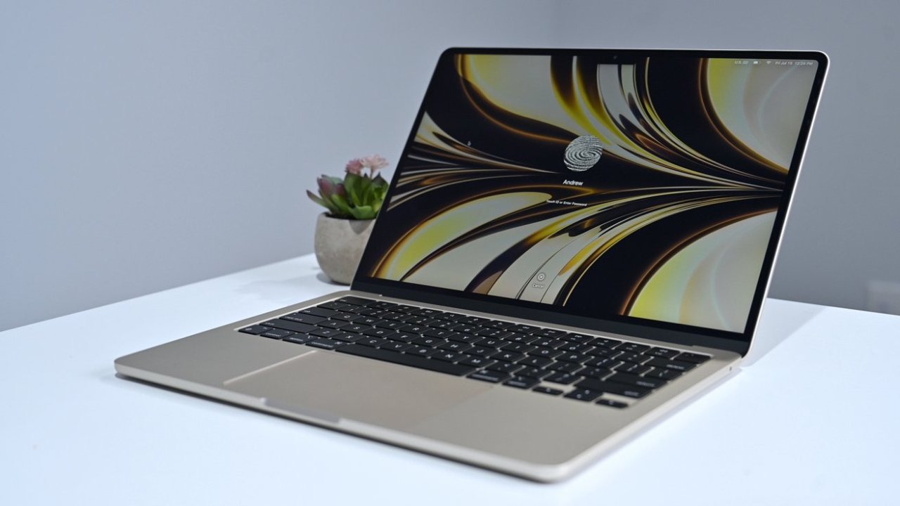 Помимо небольшого объема памяти, базового MacBook Air M2 должно хватить для большинства пользователей.