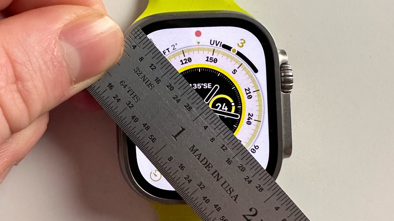 Apple Watch Ultra уже большие с диагональю 1,99 дюйма.