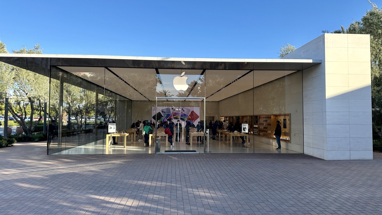 Apple Irvine Spectrum светлый и яркий, со стеклянными окнами от потолка до пола.