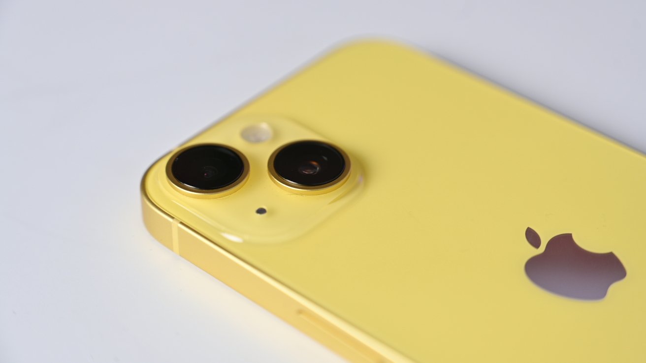 Желтые камеры iPhone 14
