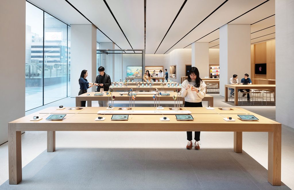 Apple открывает новый магазин в районе Каннам в Южной Корее с уникальным стеклянным фасадом