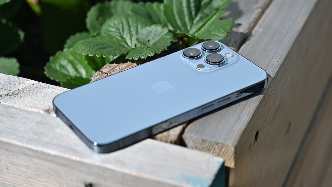 Apple предлагает восстановленные модели iPhone 13 в магазине в США