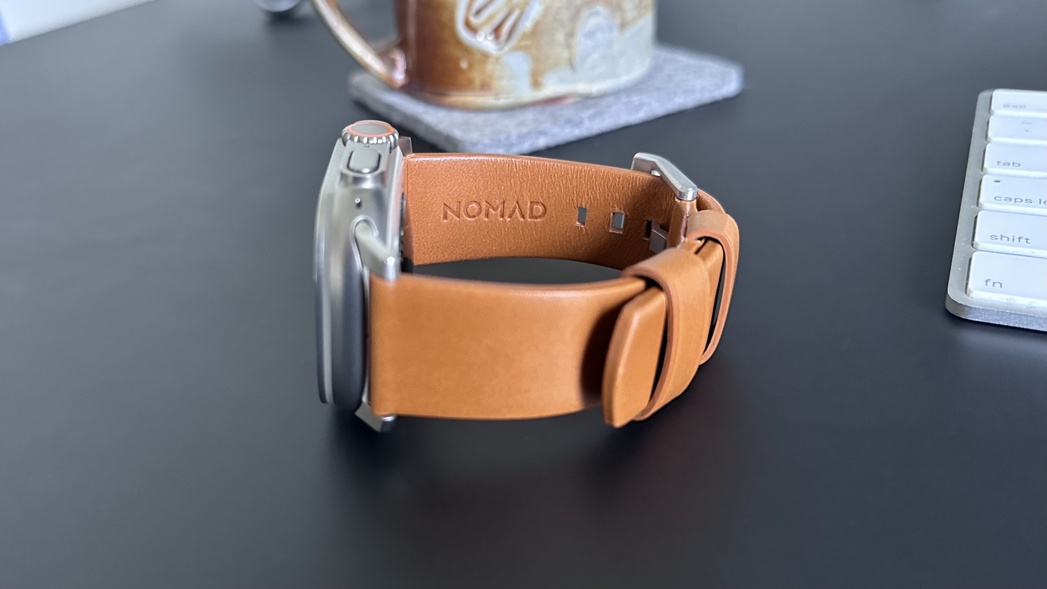 Apple Watch Nomad Modern Band крупным планом