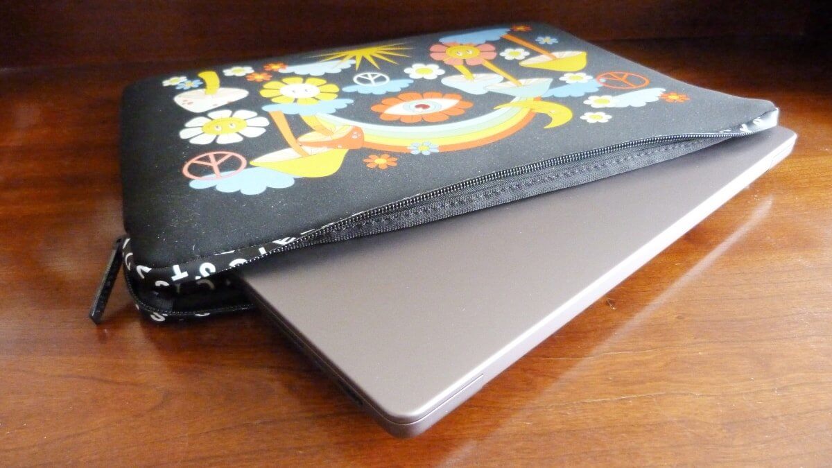Обзор чехла для ноутбука Casetify: забавный дизайн, поглощающий удары