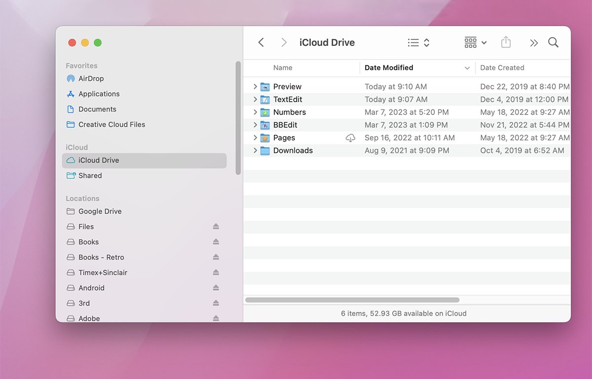 Стандартное окно iCloud Drive Finder.