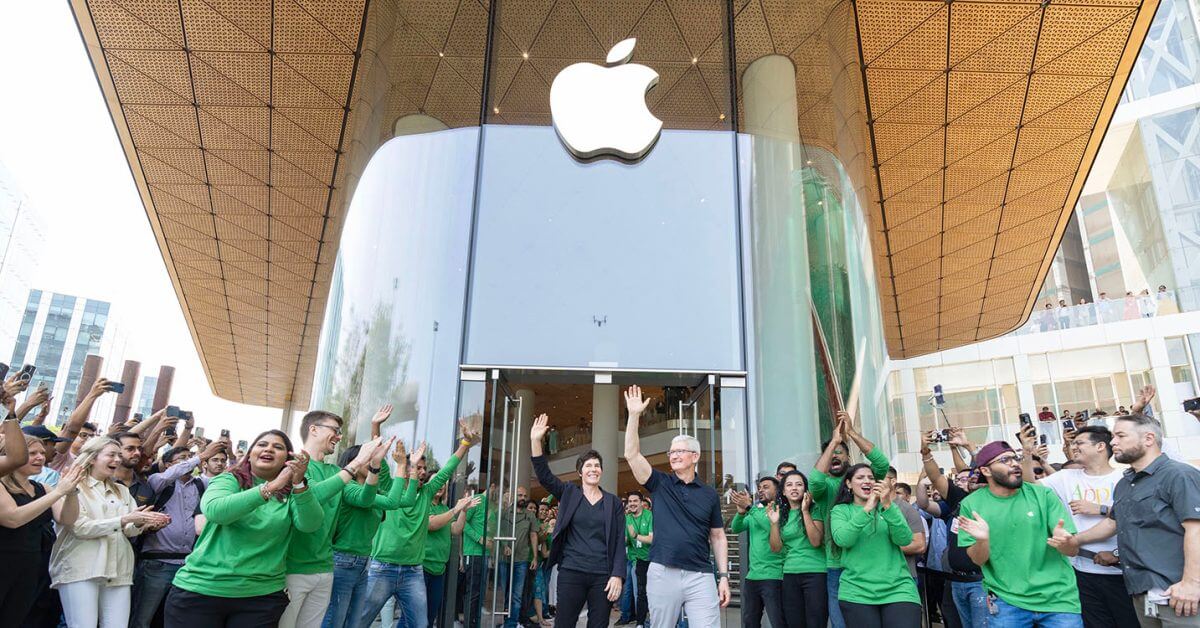 Тим Кук открывает магазин Apple BKC и восхищается ранним Mac
