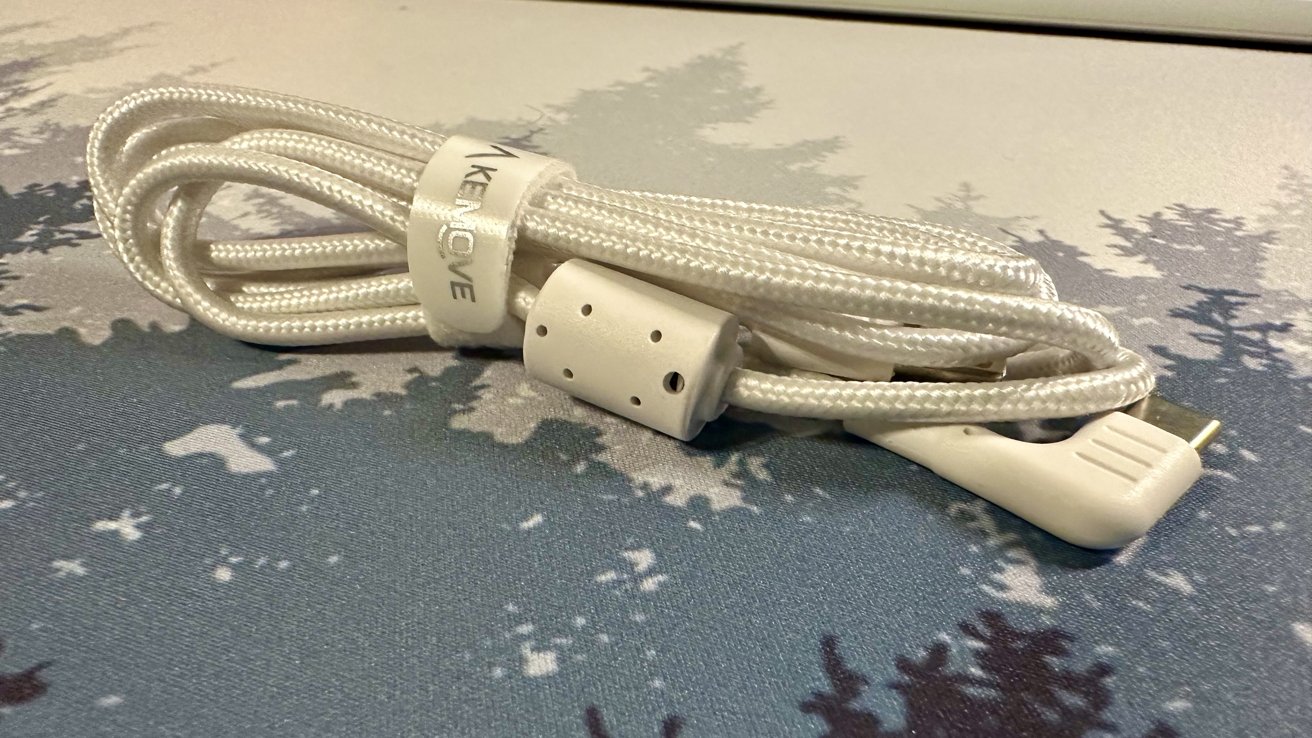 Плетеный кабель USB-C в комплекте