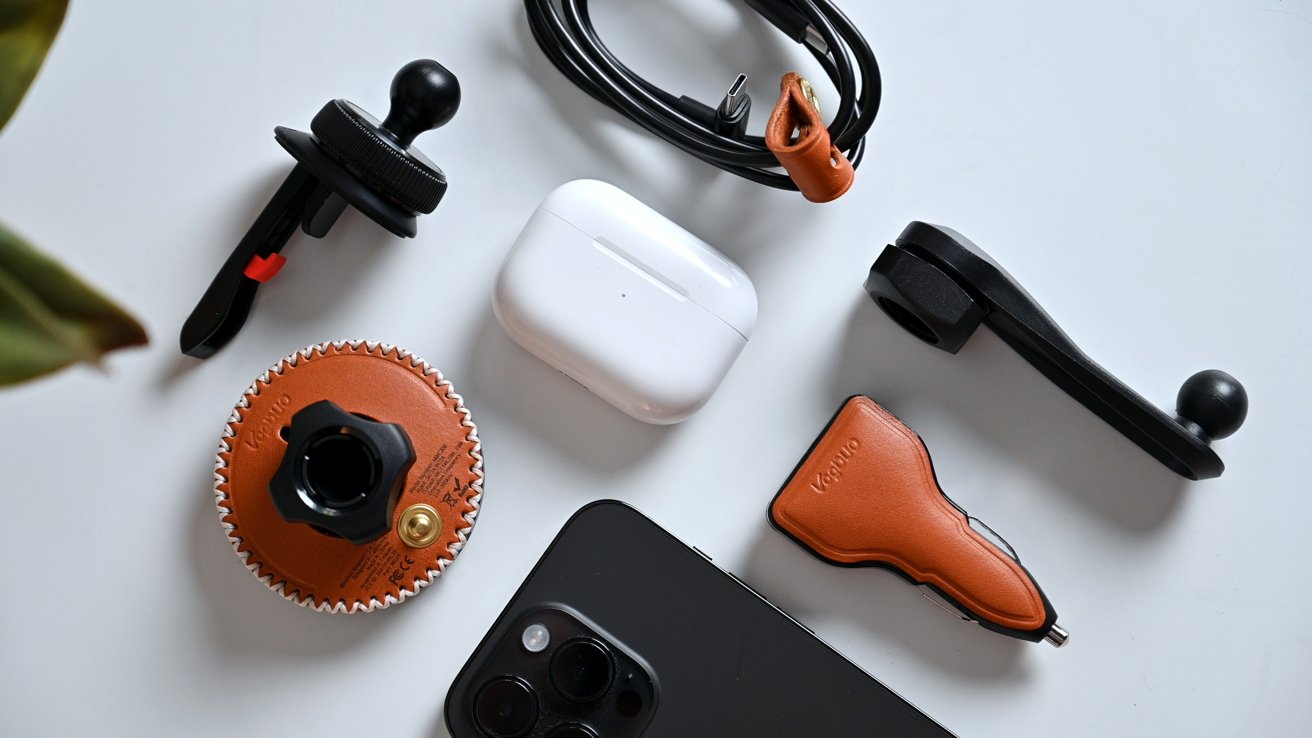 В комплект зарядного устройства VogDUO входит все необходимое для стильной зарядки iPhone от автомобильной вентиляции.