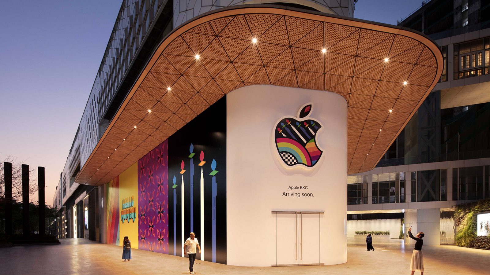 Apple представляет баррикаду своего первого розничного магазина в Индии перед открытием в этом месяце