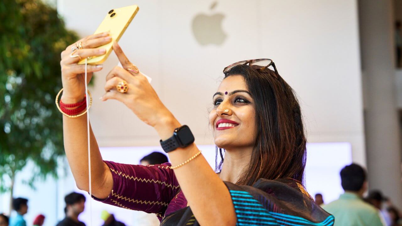 Открытие нового магазина Apple BKC в Индии было встречено огромными толпами