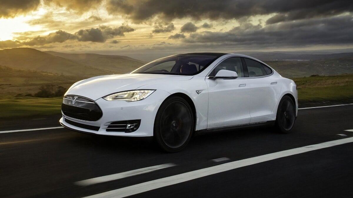 Сотрудники Tesla поделились личными записями с автомобилей клиентов