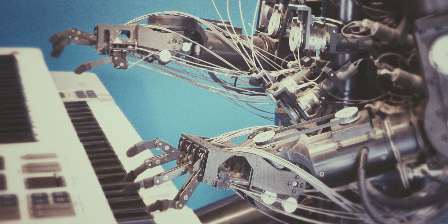 Песни, созданные ИИ |  Робот играет на клавиатуре