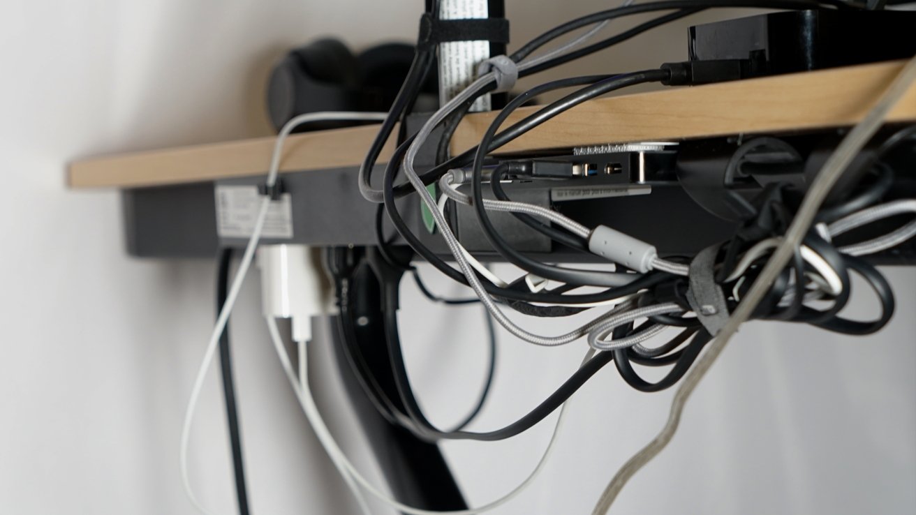 Управление кабелями — это полностью ручной процесс с Lillipad.